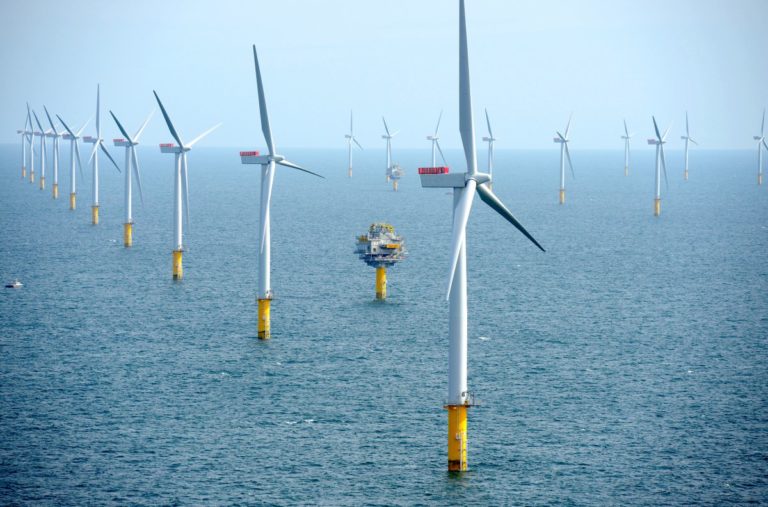 U.S. builds first offshore wind farm