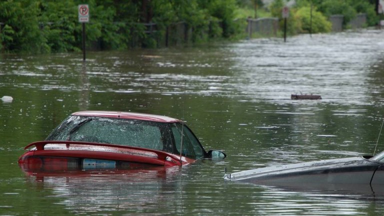 13 dead in Missouri floods as Mississippi is closed to vessels